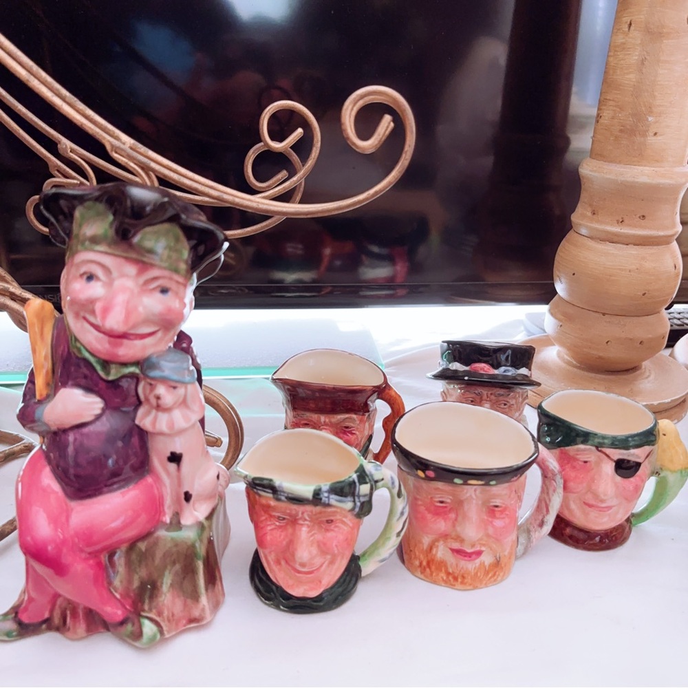 6 Piece set Mella WARE LONGTON CHARACTER TOBY JUG LARGE MR PUNCH WITH DOG 5 MUGS